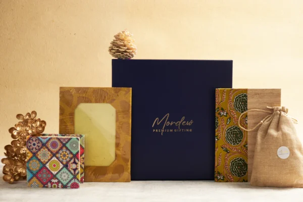 THE ARTISANAL CHARM HAMPER